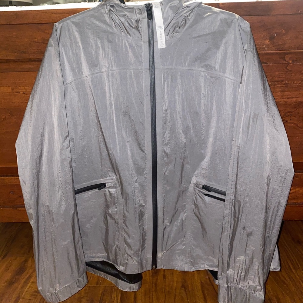 Lululemon gray windbreaker